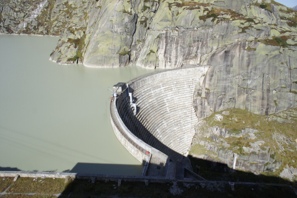 Grimselstaumauer (vor dem Bau der neuen Mauer)